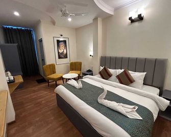 Aamod Feather Touch - נאיניטל - חדר שינה