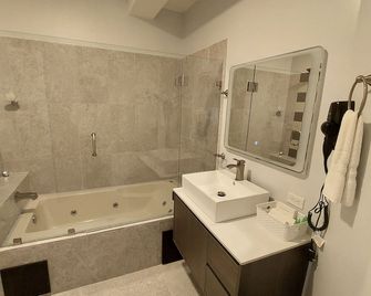 Lucky's Hotel y Casino - San Isidro de El General - Bathroom