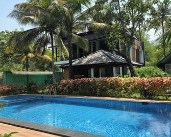 Mango Lantern Villa ,Kollam - Perumanseri - Piscina