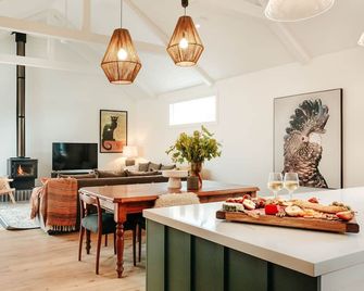 Dorothea- stylishly designed home in Trentham - Trentham