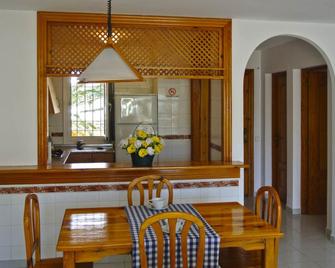 Apartamentos Moguima - Roquetas de Mar