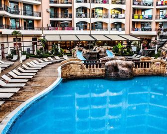 卡羅麗娜酒店 - 陽光海灘 - 陽光海岸 - 游泳池