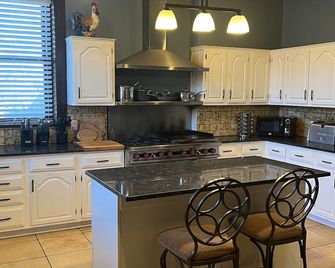 Historic Mansion In The Scarritt Renaissance District - Kansas City - Cocina