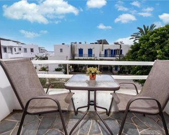 Cyclades Beach Apartments - Platis Gialos - Balcón