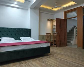Park view home stay - Dehradun - Bedroom