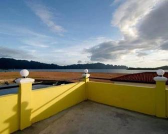 Luis Bay Travellers Lodge Coron - Coron - Balcony
