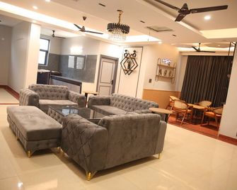 3BHK for fun party or peaceful stay cation dedicated for you! - Faridabad - Lounge