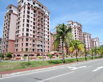 Marina Court Resort Condo - Kota Kinabalu - Building