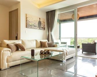 Private Modern Jungle View PH Apartment, in natural, quit, safe location . - Akumal - Living room