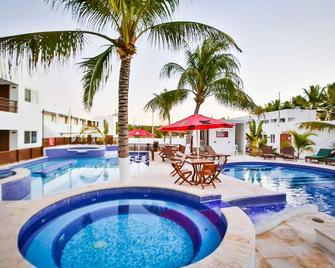 Playa Plana Hotel - Monterrico - Piscina