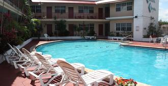Beach and Town Motel - Hollywood - Piscina