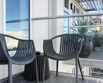 Semaphore Splash Apartments - Semaphore - Balcony