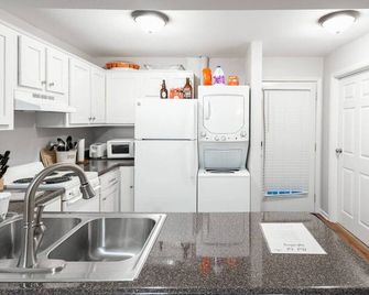 Ballgame Bungalow, Entire 2br/2ba Apt In Clemson - Clemson - Kuchyň