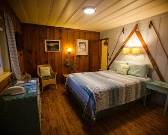 Outside Inn - Nevada City - Bedroom