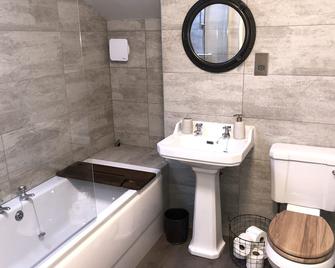A beautiful renovated modern but homely cottage by St Andrews. - St. Andrews - Baño