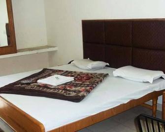 Hotel Budha - Una - Bedroom