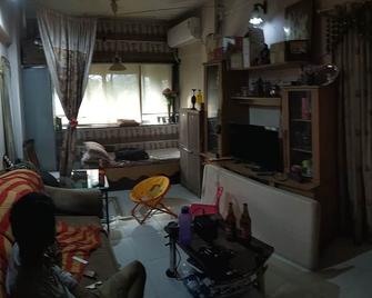 Air conditioned, fully furnished 1RK, ideal for 2-3 persons. - Bombay