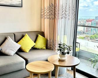 Serviced Apartment at Republic Plaza - Pool & City View, near T3 airport Tan Son Nhat - Ho Chi Minh - Pokój dzienny