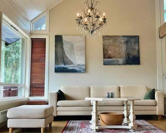 Geiranger - Amazing Villa - Panoramic Views and Spa Amenities - Geiranger - Obývací pokoj
