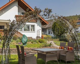 Wellnessloft mit Privatsauna und Garten - Ortenberg (Hessen) - Patio