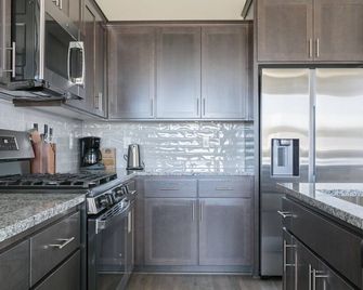 Hillsboro 2br Close To Park Restaurants - Aloha - Kitchen