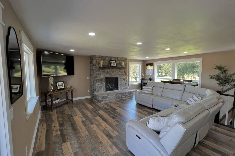 Unique renovated 4 bedroom home on private corner lot - Forks - Living room