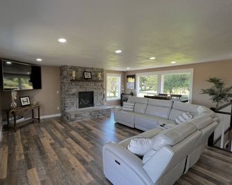Unique renovated 4 bedroom home on private corner lot - Forks - Living room