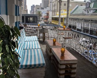 Urban Hive Backpackers - קייפ טאון - מרפסת