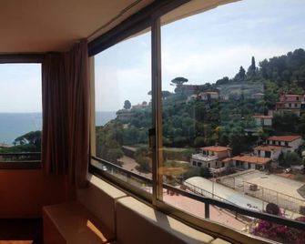 Ulivo - Diano Marina - Balcon