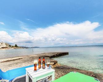 Avra Budget Beach Hotel - Benitses - Strand