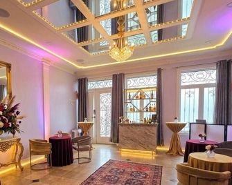 Royal Boutique Hotel - Surrey - Lobby
