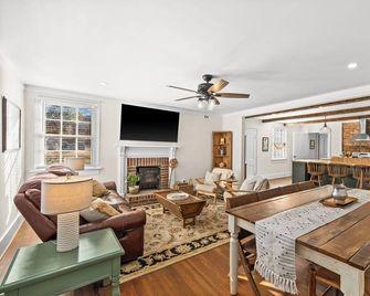 Stone Bridge Farm - 5br Historic Riverfront Estate - Orange - Comedor