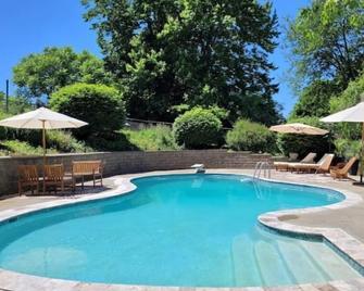 Charming Vacation House w/ Pool & HotTub - Highland - Piscina