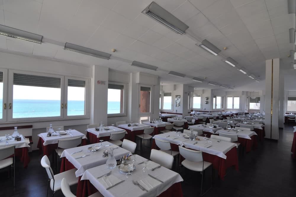 Hotel Nettuno - פזארו - מסעדה