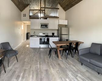 Salty Cedar Cabins #3 - Monroe City - Sala de estar