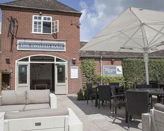 Kings Court Hotel, BW Signature Collection - Alcester - Binnenhof