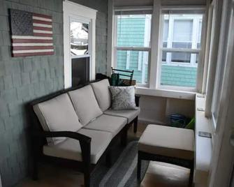 Sebec Lakefront Cottage, Swim/Boat/BBQ from deck - Dover Foxcroft - Sala de estar