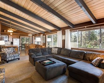 24B Birds Eye View - North Wawona - Sala de estar