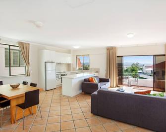 Noosa International Resort - Noosa Heads - Living room