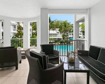 The Escape Luxury Apartment -2 brSleeps 5 people - Cairns - Sala de estar