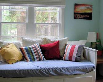 Whispering Pines - New Buffalo - Living room