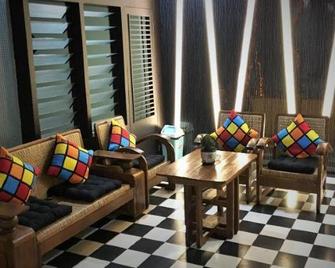 Starli Hotel - Bukittinggi - Living room