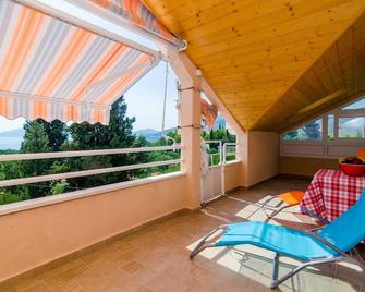 Apartments Donita - Comfort Two Bedroom Apartment with Balcony and Sea View - Banići - Balcony