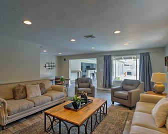 Private Pool and Camelback Mtn Views Phoenix Gem - Phoenix - Wohnzimmer