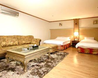 Olympic Hotel - Changwon - Bedroom