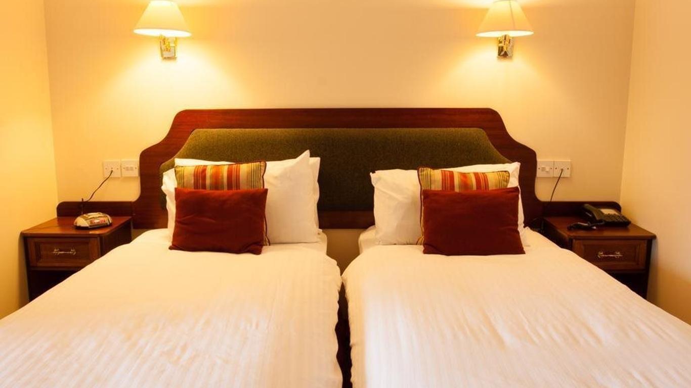 Clan Macduff Hotel