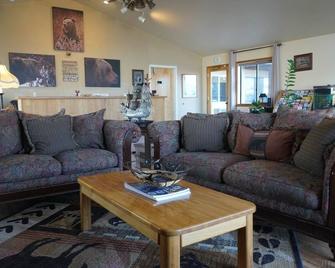 Red Bear Inn - Ennis - Living room