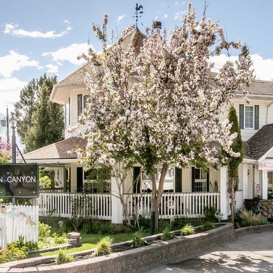 Building view of Inn on Canyon