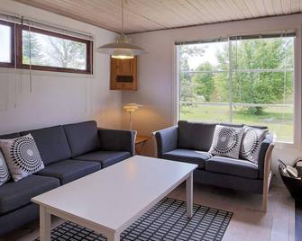 6 person holiday home in Væggerløse-By Traum - Bøtø By - Sala de estar