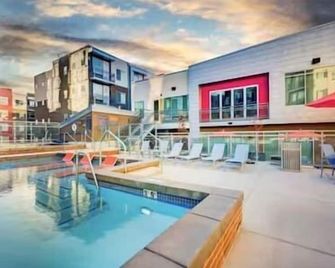 Modern Resort Styled 2br Apt W Pool, Gym & Hot Tub - Salt Lake City - Pool